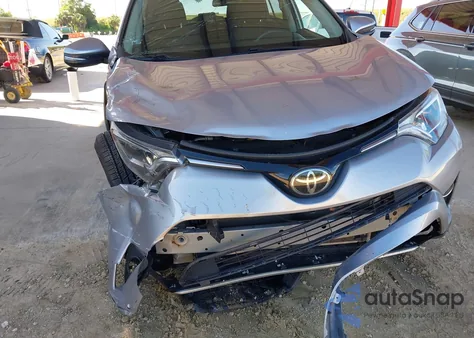 2018 Toyota Rav4 Xle z USA, uszkodzony, nr VIN 2T3WFREV7JW410549